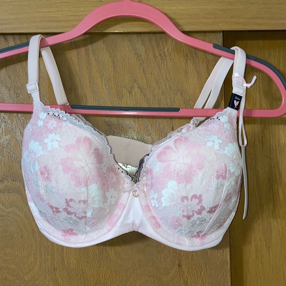 NWT Victorias Secret Body By Lightly Lined Demi Lace Pink Bra 32DDD